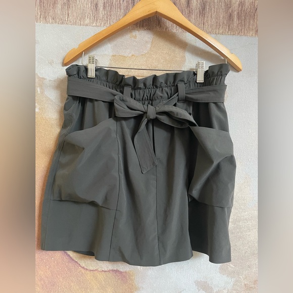Athleta Hi-Line Olive Green Tie-Waist Skort 10 - Picture 2 of 8